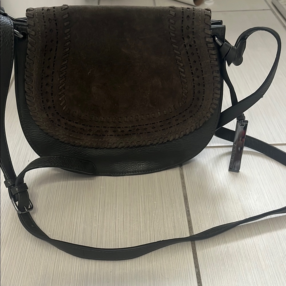 Vince Camuto dark Grey/blacCrossbody Bag with Textured Flap and Adjustable Strap
